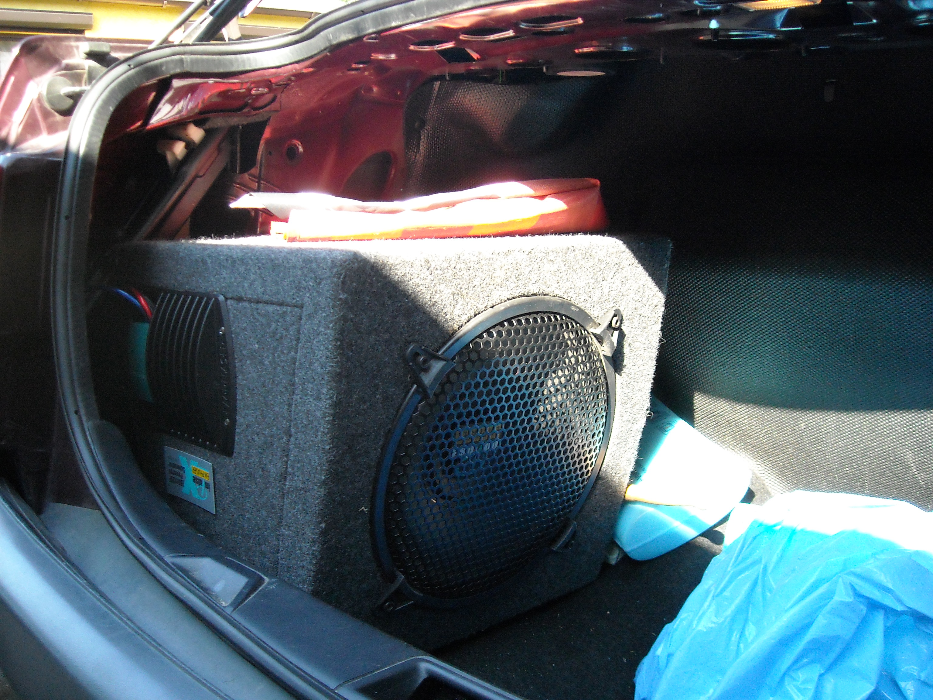 Subwoofer im Kofferraum, wie kommt der Bass jetz nach vorne !? - Car Hifi,  Sound & Navigationssysteme - Audi 80 Scene - Forum